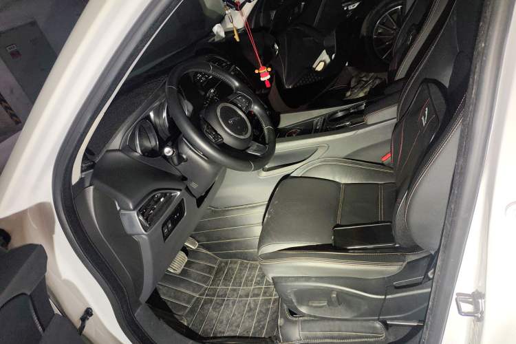 Used Jaguar F-PACE 2016 2.0T Two-Wheel Drive Urban Luxury Edition