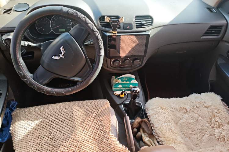 Used Wuling Hongguang 2014 1.5L Standard Version