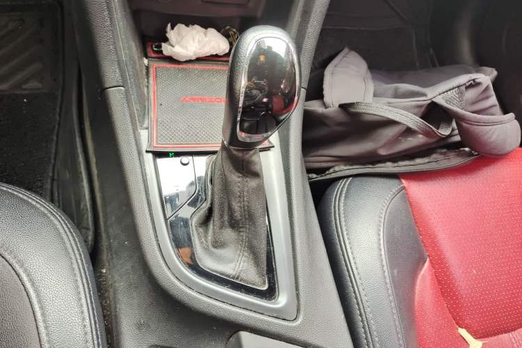 Used Chery Arrizo 5 2017 1.5L CVT Deluxe Edition Gear Lever