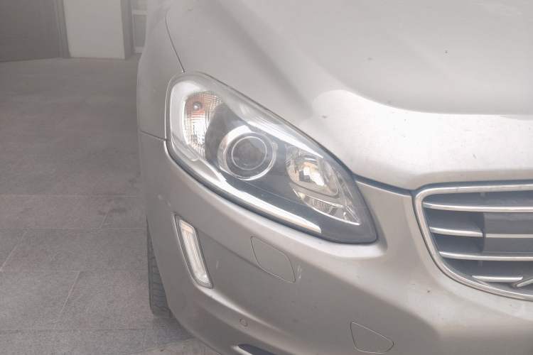Used Volvo XC60 2015 T5 AWD Smart Drive Edition Right Front Headlight
