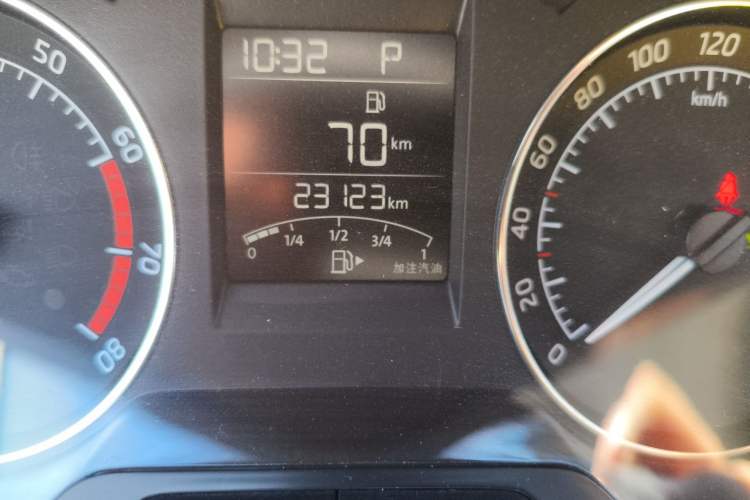 Used Skoda Rapid Spaceback 2016 Revised Version 1.6L Automatic Front-Drive Edition Odometer Close Up