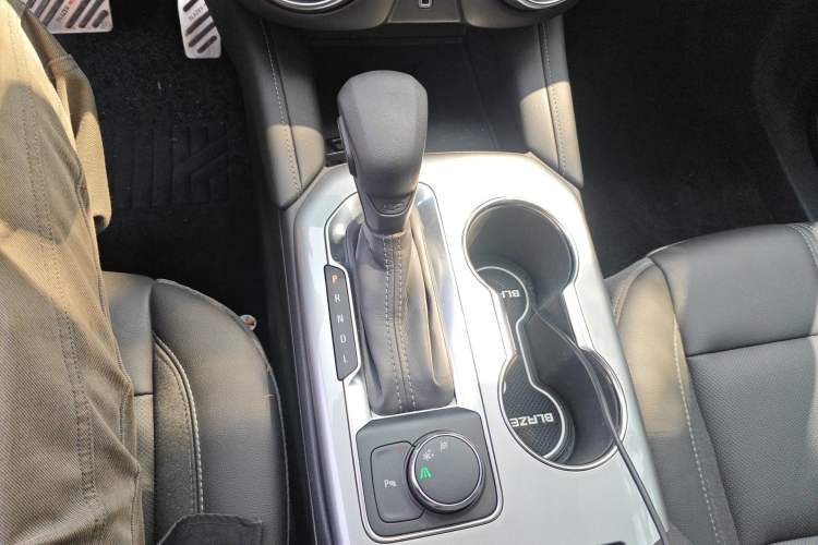 Used Chevrolet Blazer 2020 650T 7-Seater Luxury Edition Gear Lever