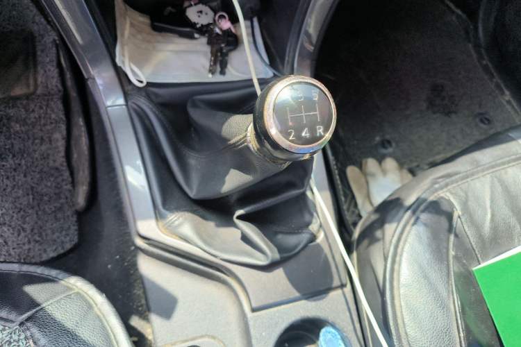 Used Great Wall Wingle 5 2017 2.0T European Version Diesel Two-Wheel Drive Advanced Large Double-Cab GW4D20E Gear Lever