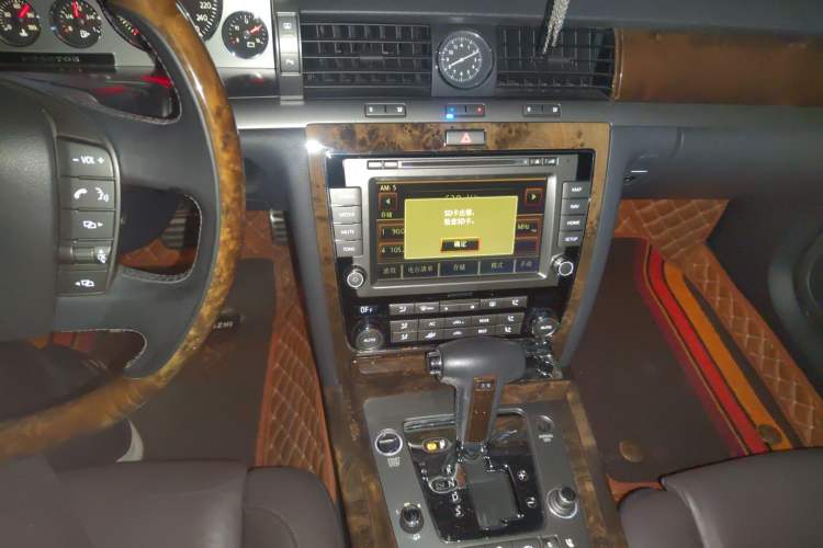 Used Volkswagen Phaeton 2011 3.6L V6 4-Seater Extended-Length Individual Edition Audio And AC Panel