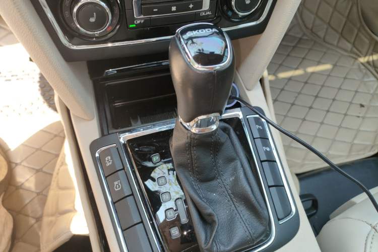 Used Skoda Superb 2013 1.8TSI Automatic Yashi Edition
