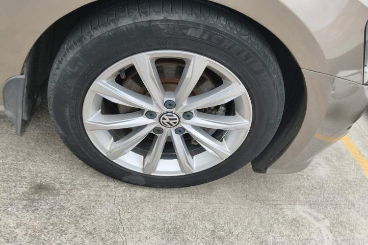 Used Volkswagen Passat 2016 330TSI DSG Prestige Edition Right Front Wheel Hub