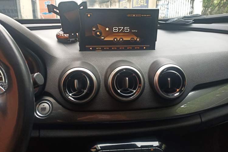 Used Wey VV7 2017 2.0T Ultra-Luxury Version Audio And AC Panel