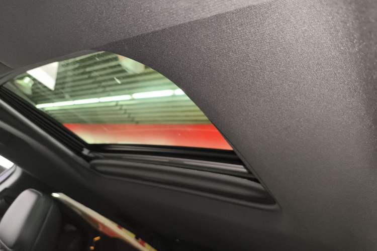 Used Toyota SIENNA 2024 2.5L Hybrid Four-Wheel Drive Prestige Edition Headliner