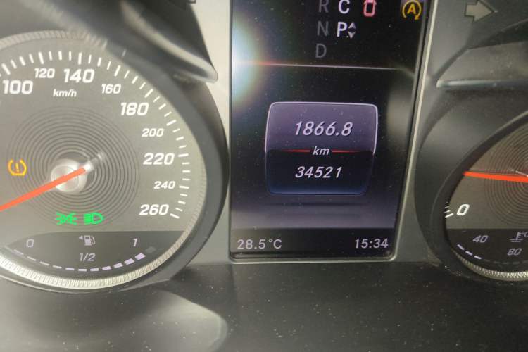 Used Mercedes-Benz V-Class 2018 V 260 L Prestige Extended Version China VI Odometer Close Up