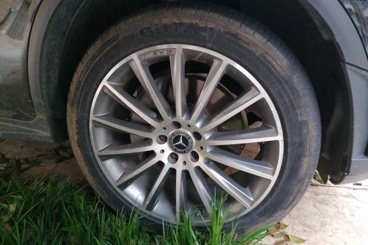 Used Mercedes-Benz GLC 2020 GLC 300 L 4MATIC Luxury Model Right Front Wheel Hub