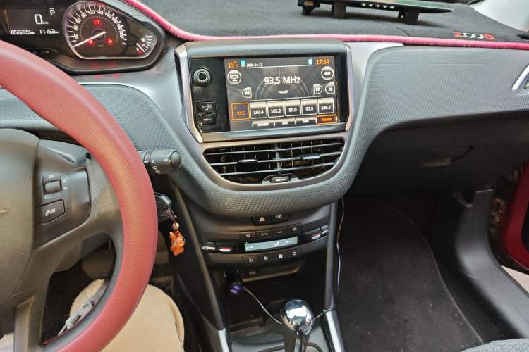 Used Peugeot 2008 2014 1.6L Automatic Fashion Edition Audio And AC Panel