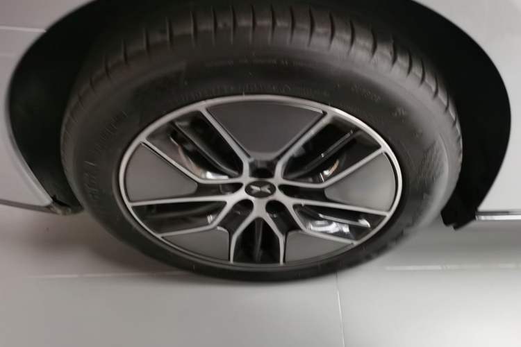 Used XPeng P7 2023 P7i 702 Max Right Rear Wheel Hub