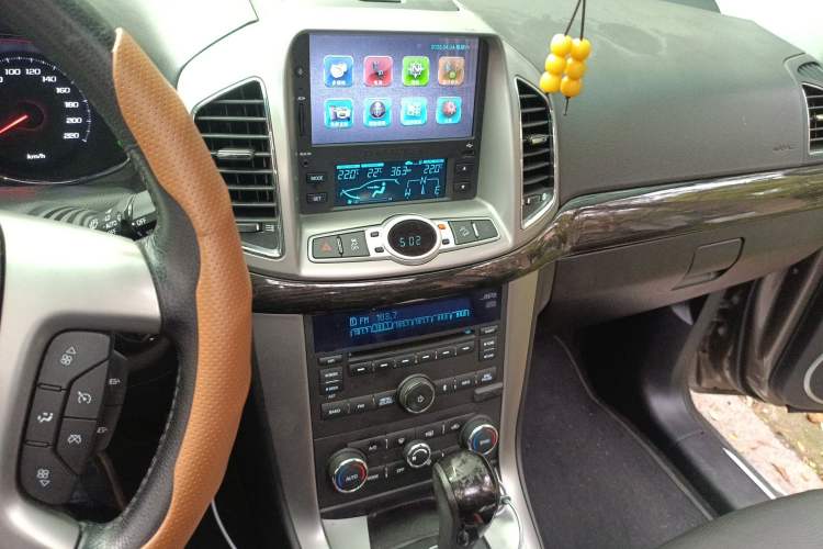 Used Chevrolet Captiva 2015 2.4L 4x4 Flagship Edition 7-Seater
