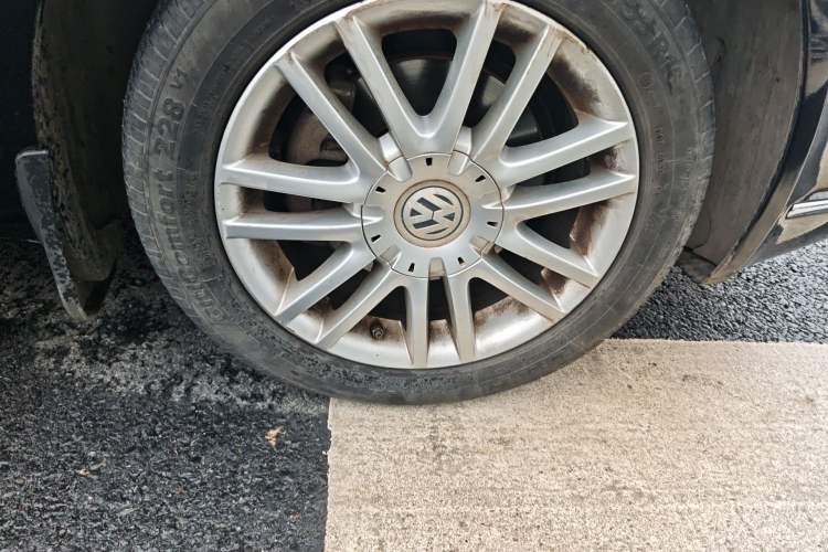 Used Volkswagen Passat 2009 1.8T Automatic Luxury Edition Right Front Wheel Hub