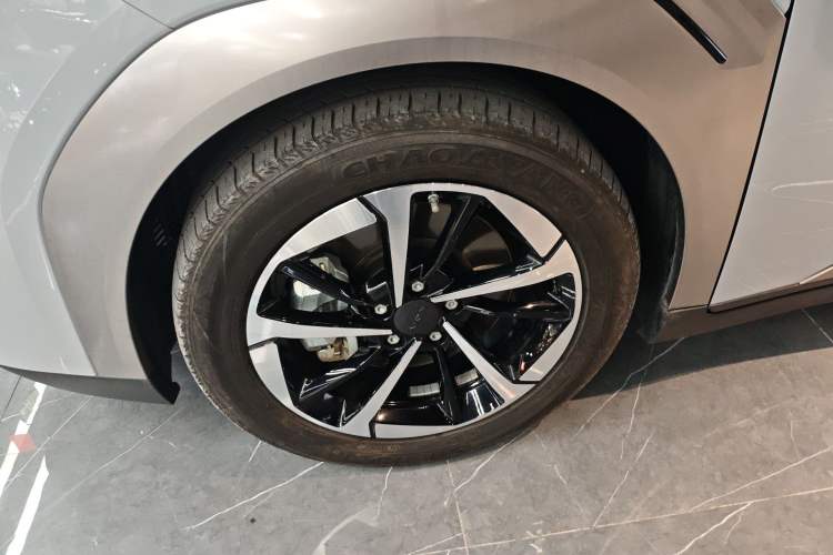 Used AION Y 2022 Plus 70 Smart Edition Left Front Wheel Hub