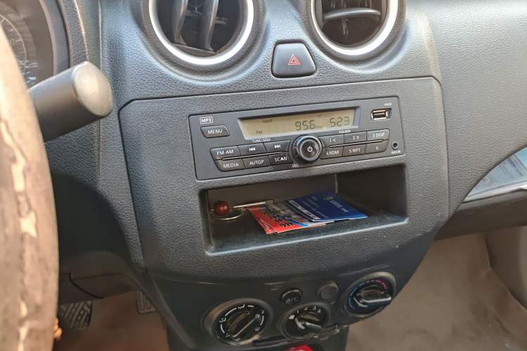 Used Venucia R30 2014 1.2L Manual Enjoyment Edition