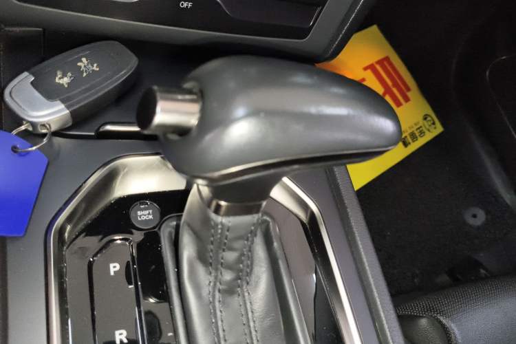 Used Hongqi H7 2018 1.8T Comfort Edition Gear Lever