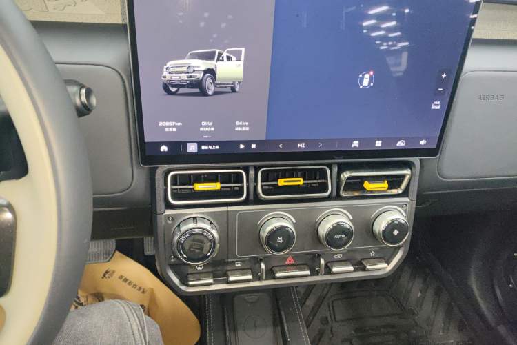 Used iCAR V23 2025 401 Two-Wheel Drive Intelligent Driving Version Audio And AC Panel