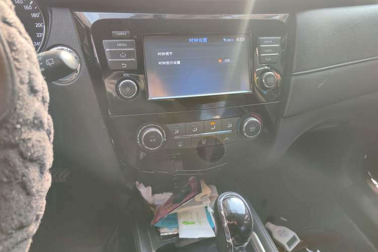 Used Nissan X-Trail 2017 2.0L CVT Comfort Edition 2WD Audio And AC Panel