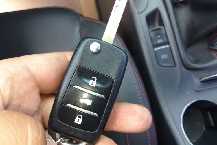 Used CHANGAN CS75 2014 2.0L Manual Luxury Version China IV Standard
