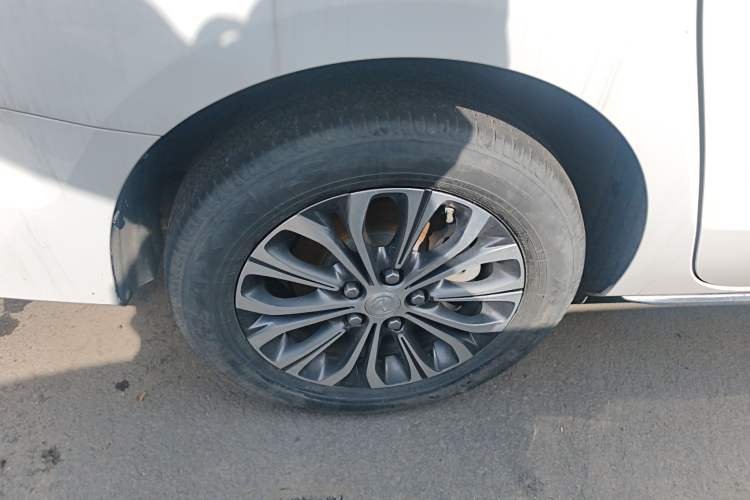 Used Buick GL8 2023 Land Executive Class Comfort Model