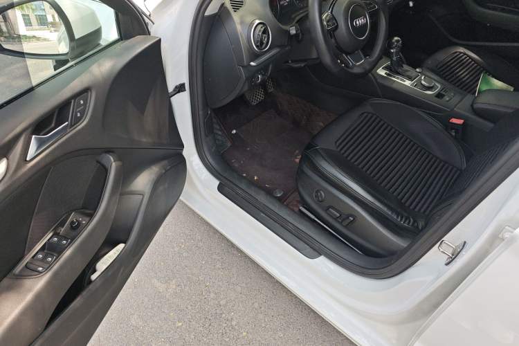 Used Audi A3 2016 Limousine 35 TFSI Prestige Edition Driver Seat