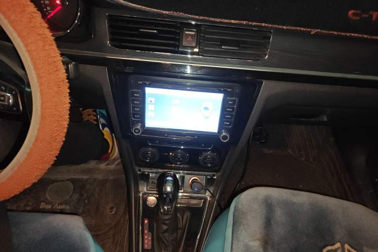 Used Volkswagen C-TREK 2017 230TSI DSG Luxury Model Audio And AC Panel