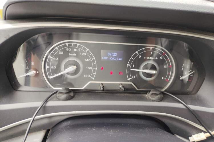 Used SAIC MAXUS Xintu V80 2021 2.0T Manual Classic Aoyuntong 127 PS Mid-axle Mid-roof 6/7/8/9-Seater