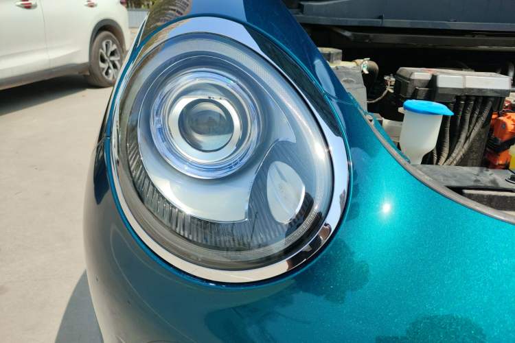 Used ORA Good Cat 2023 401 km Standard Range Prestige Version Lithium Iron Phosphate Right Front Headlight