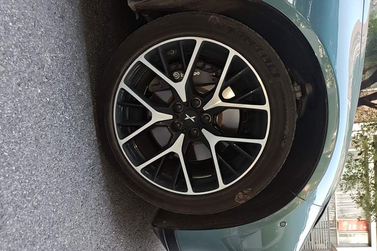 Used XPeng P7 2023 P7i 610 Pengyi Performance Edition Right Front Wheel Hub