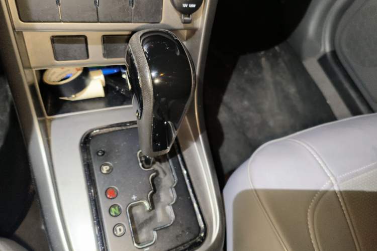 Used Geely Auto Classic Emgrand 2012 Sedan 1.8L CVT Luxury Model Gear Lever