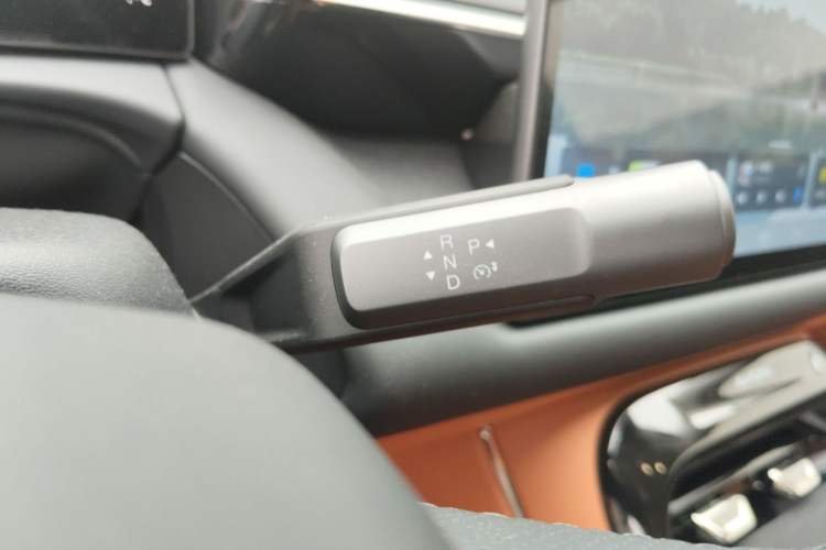 Used AION V 2024 Aion Tyrannosaurus 650 LiDAR Edition Gear Lever