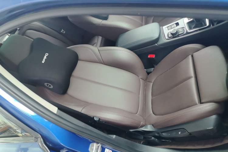 Used BMW 1 Series 2020 125i Leading Model M Sport Package Right Front Seat