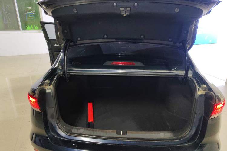 Used Geely Auto Emgrand 2022 4th Generation 1.5L CVT Luxury Model Trunk