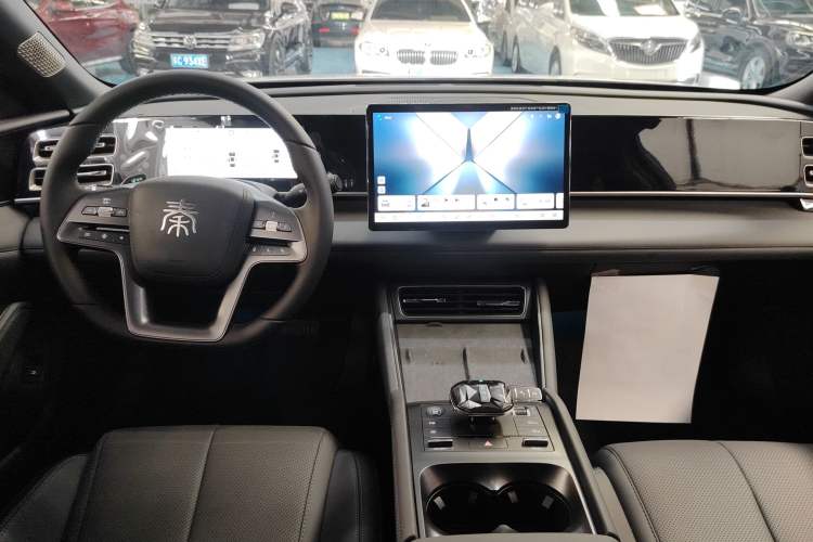 Used BYD Qin L 2025 DM-i Smart Drive 120KM Superior Model Audio And AC Panel