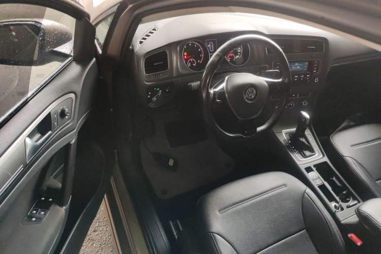 Used Volkswagen Golf 2015 1.4TSI Automatic Comfort Model Driver Seat