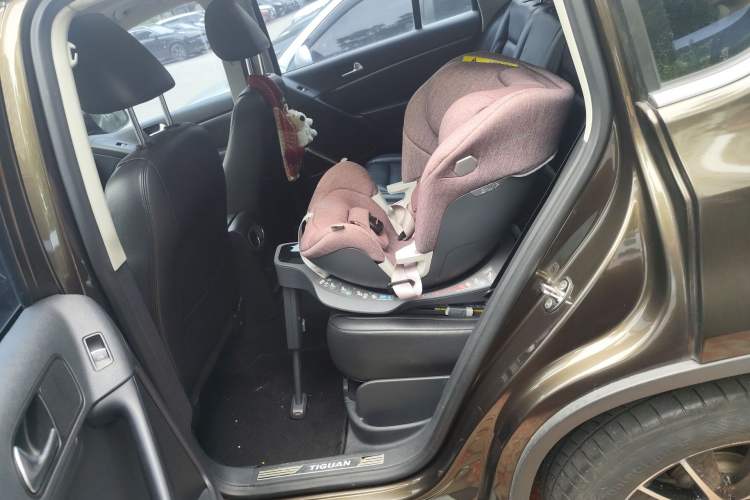 Used Volkswagen Tiguan 2015 1.8TSI Automatic All-Wheel-Drive Luxury Model Left Rear Seat