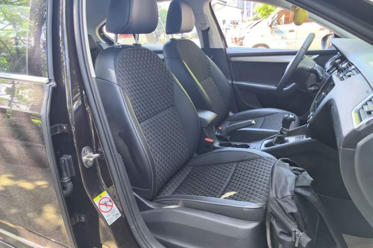 Used Skoda Octavia 2019 TSI280 DSG SmartDrive Luxury Edition China V Standard Right Front Seat