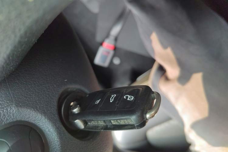 Used Volkswagen Santana 2015 1.6L Manual Comfort Edition Interior 1