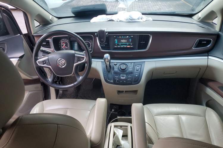 Used Buick GL8 2018 28T Luxury Model China VI Standard Center Console