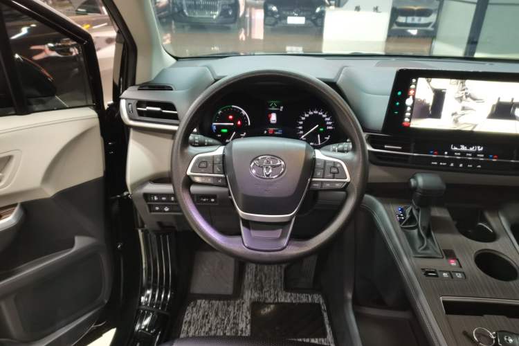Used Toyota SIENNA 2024 2.5L Hybrid Comfort Edition