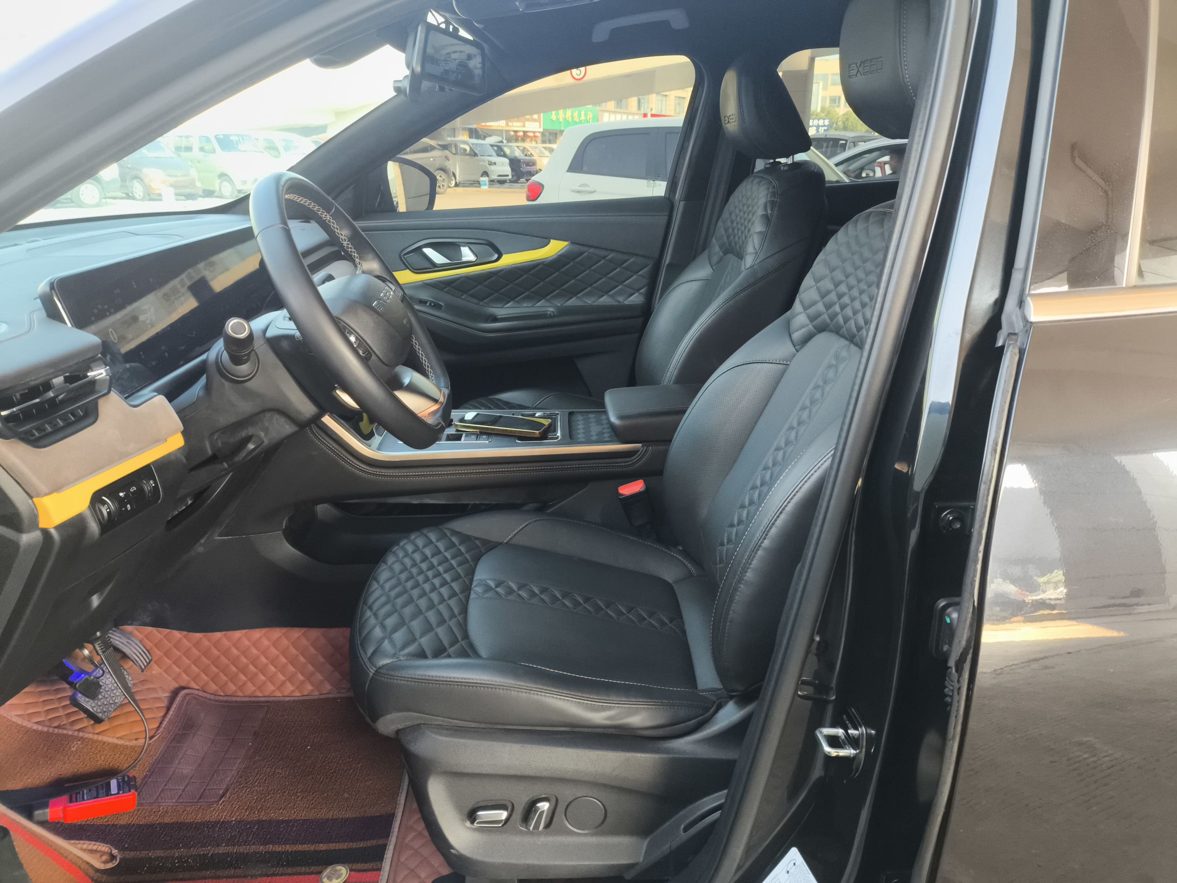 Переднее сиденье в автомобиле