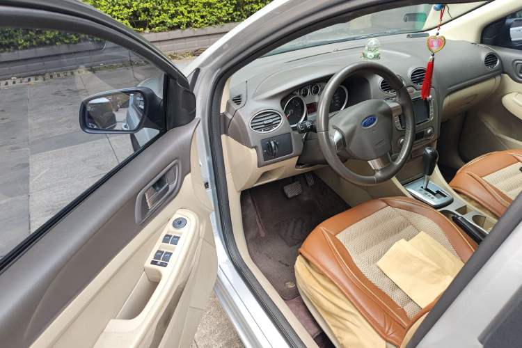 Used Ford Focus 2013 Sedan Classic 1.8L Automatic Fashion Edition
