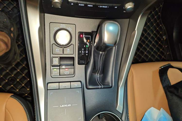 Used Lexus NX 2020 300h All-Wheel Drive FENGZHI Version China VI Standard Gear Lever