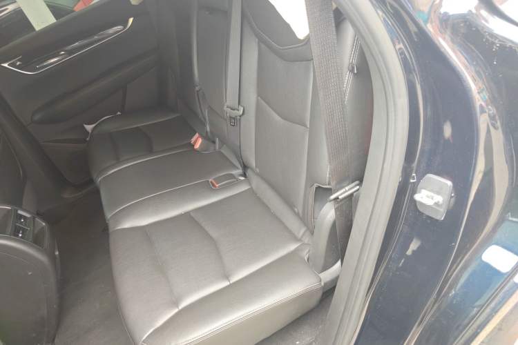 Used Cadillac XT5 2021 2.0T Two-Wheel Drive Luxury Version Left Rear Seat