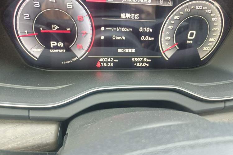 Used Audi Q5L 2023 40T Luxury Elegant Model Odometer Close Up