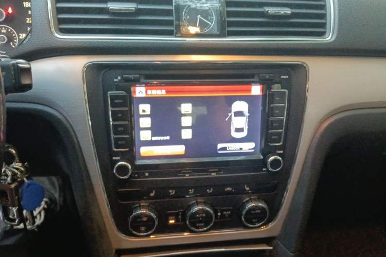 Used Volkswagen Passat 2013 1.8TSI DSG Prestige Edition Audio And AC Panel