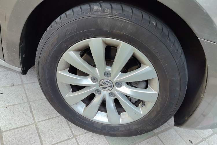 Used Volkswagen Passat 2014 1.8TSI DSG Prestige Edition Right Front Wheel Hub