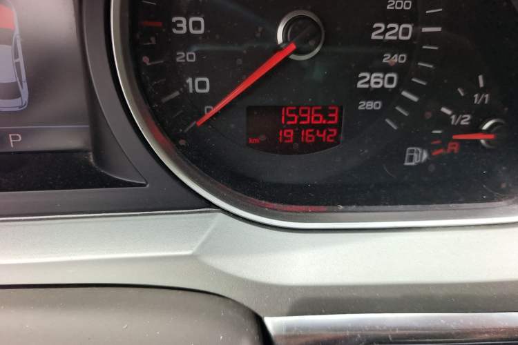 Used Audi A6L 2009 2.0 TFSI Base Version Odometer Close Up
