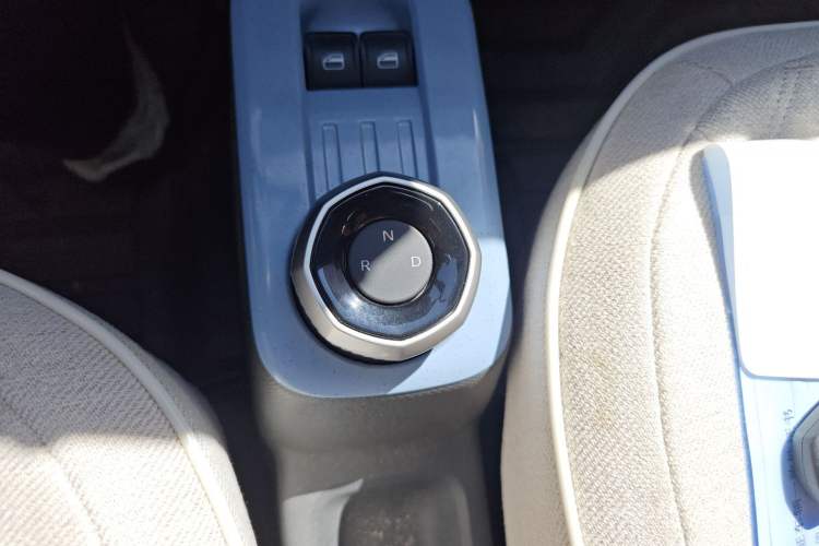 Used Geely Galaxy Panda 2024 Panda Mini 200km Endurance Bear Gear Lever